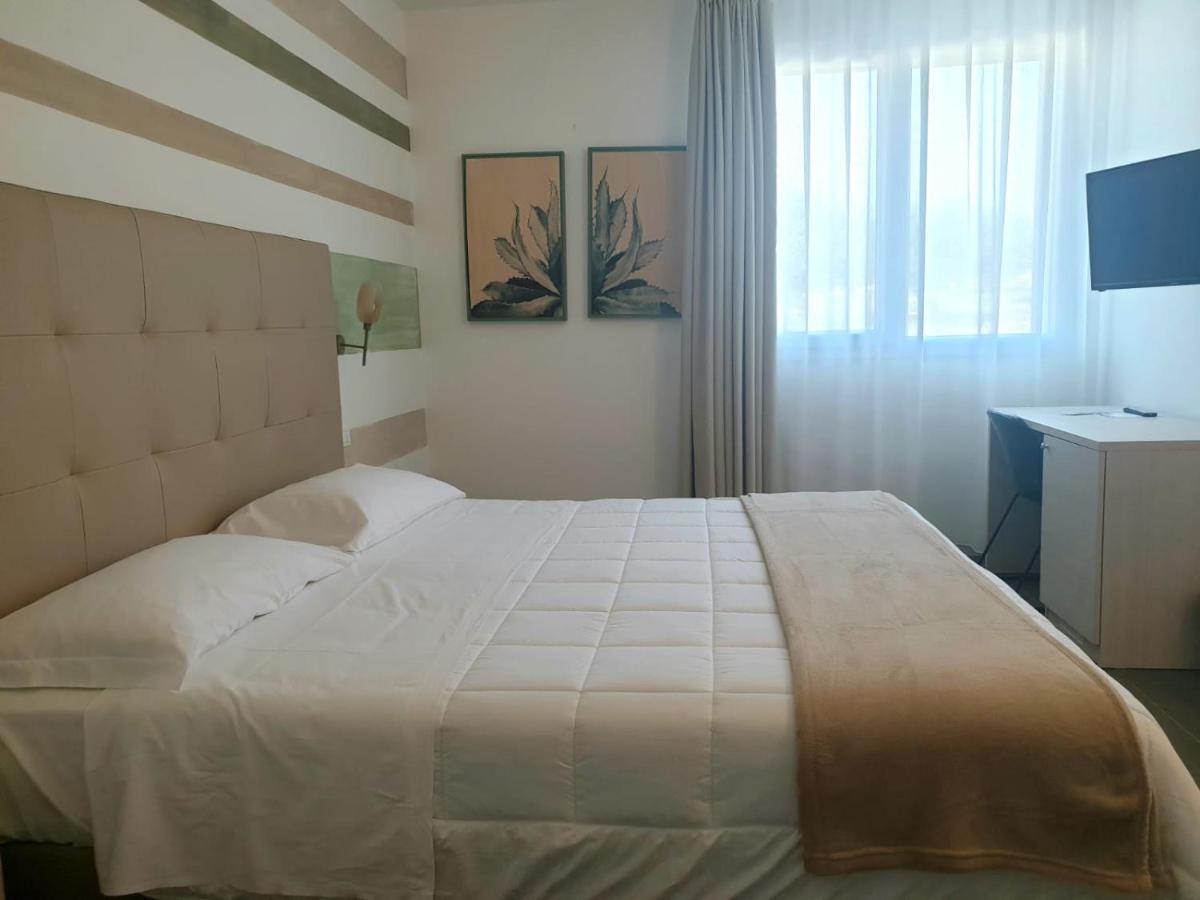 Hotel Grel Киарамонте Гулфи Екстериор снимка