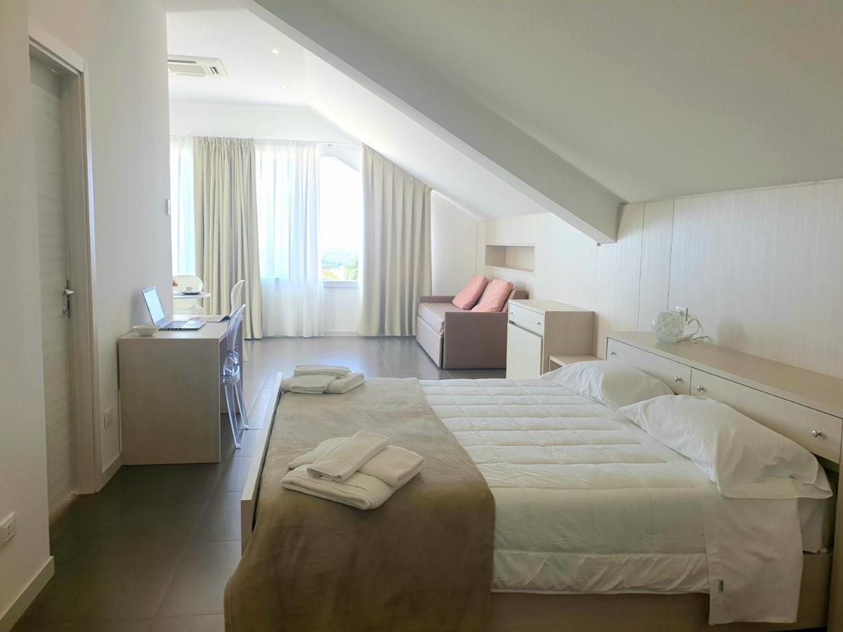 Hotel Grel Киарамонте Гулфи Екстериор снимка