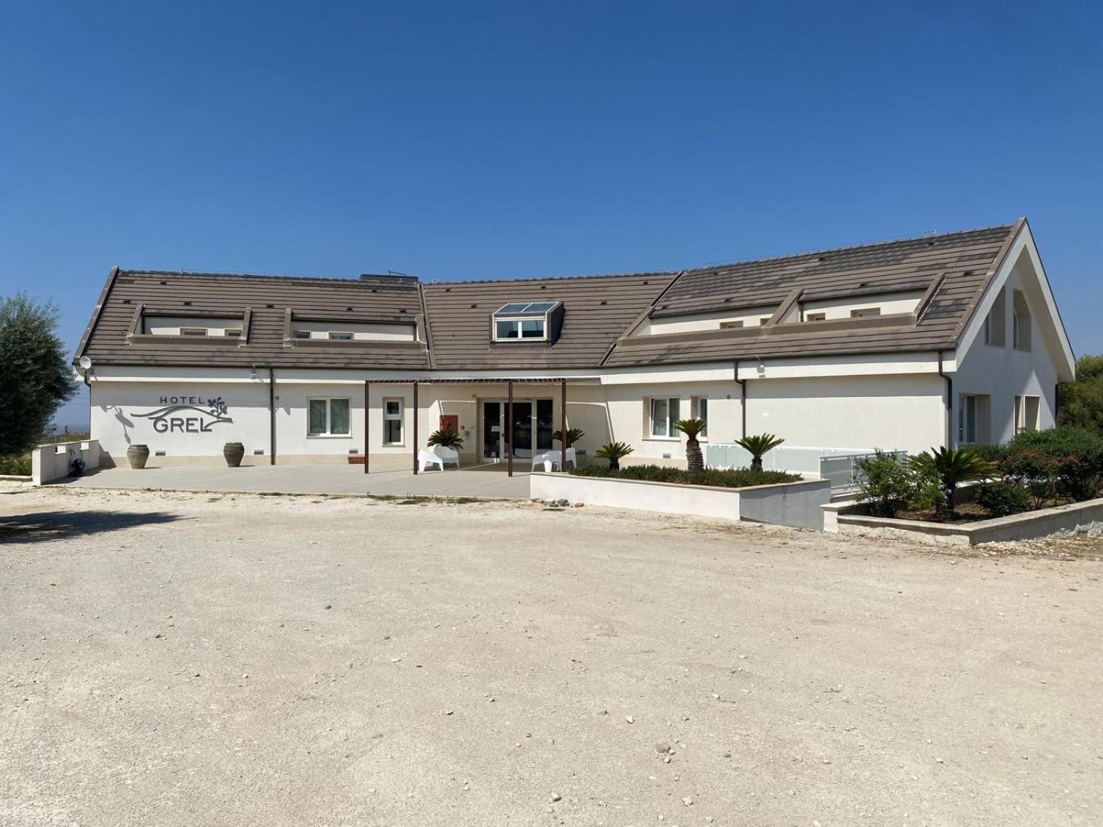 Hotel Grel Киарамонте Гулфи Екстериор снимка