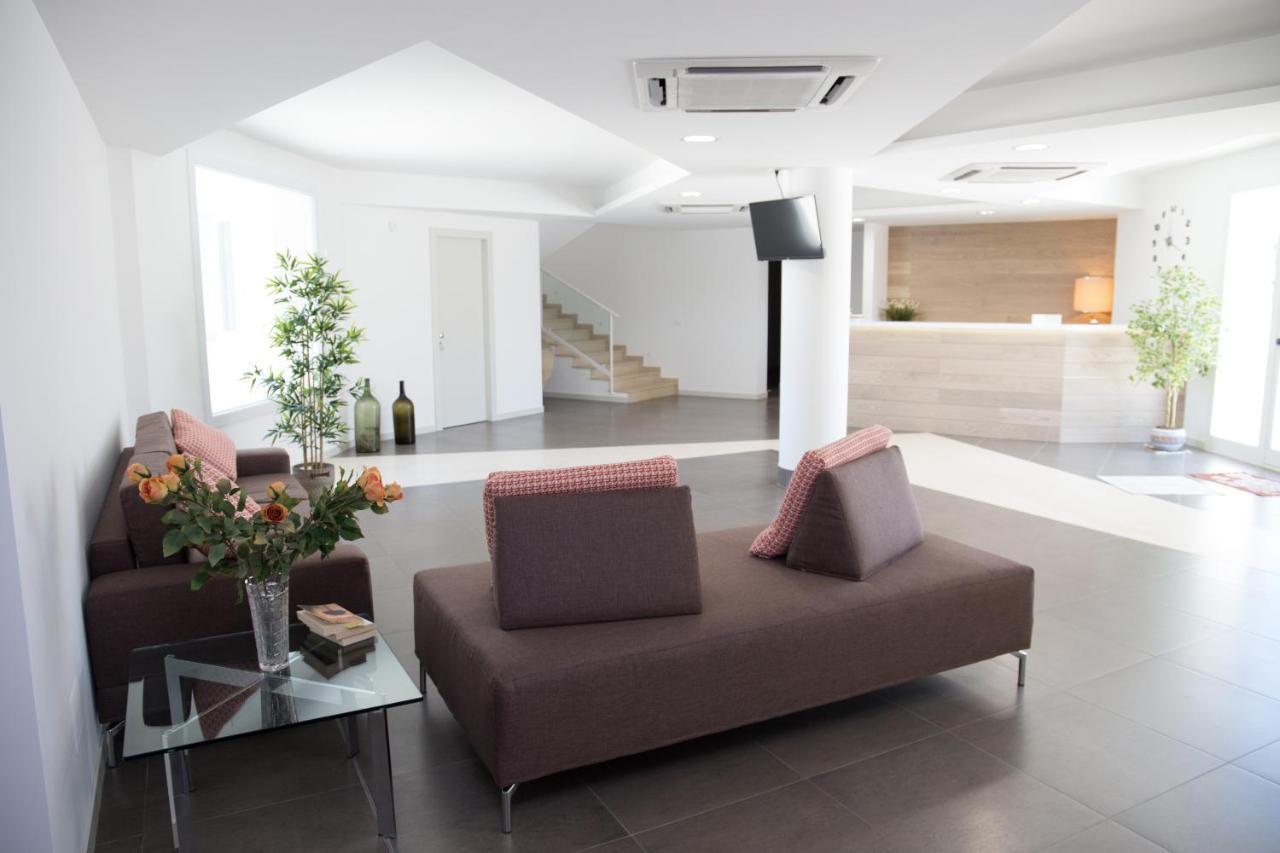 Hotel Grel Киарамонте Гулфи Екстериор снимка